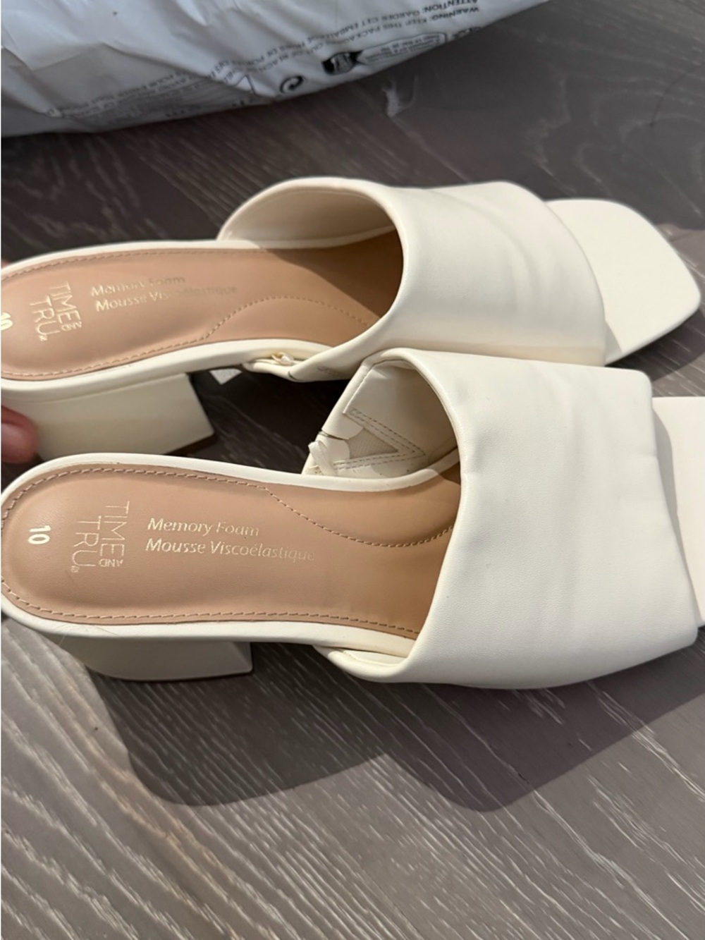 Time and Tru White Slide Block Heel Sandals Kitten heels Memory foam